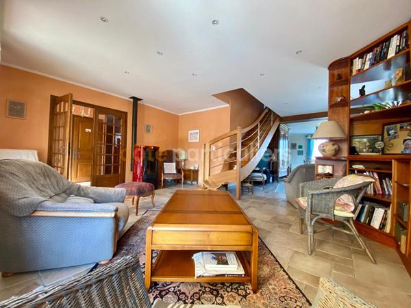 Vente Maison151,64 m² - 5 Pièces - SAINT MARTIN SOUS MONTAIGU (71640)