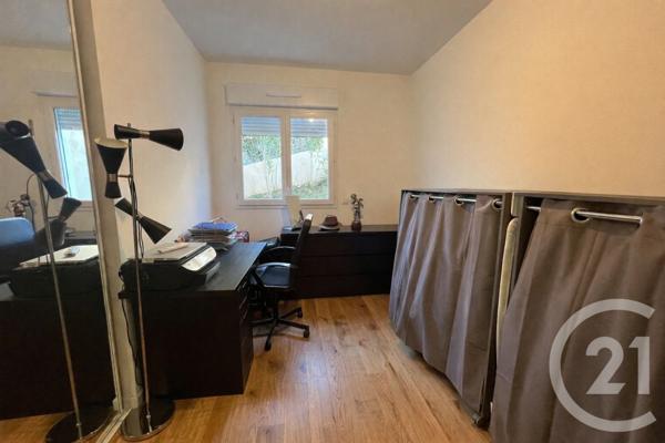 Appartement F3 à vendre  3 pièces - 65 m2 COGOLIN - 83