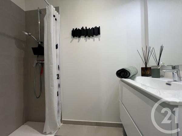 Appartement F3 à vendre  3 pièces - 65 m2 COGOLIN - 83