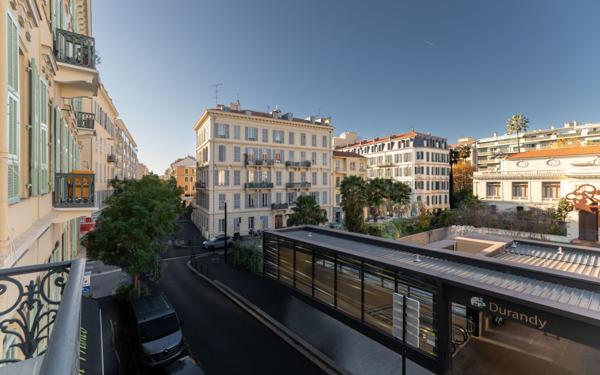 Appartement à vendre    3 pièces • 85 m2 Nice