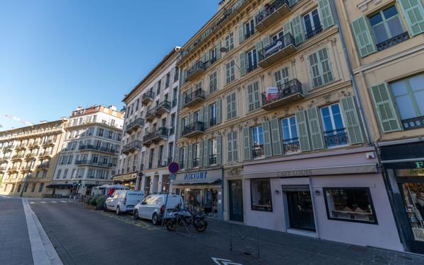 Appartement à vendre    3 pièces • 85 m2 Nice