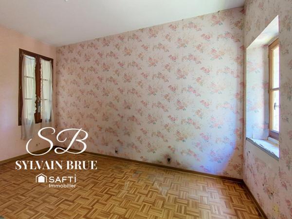 Maison à rénover, ensemble de village avec garage