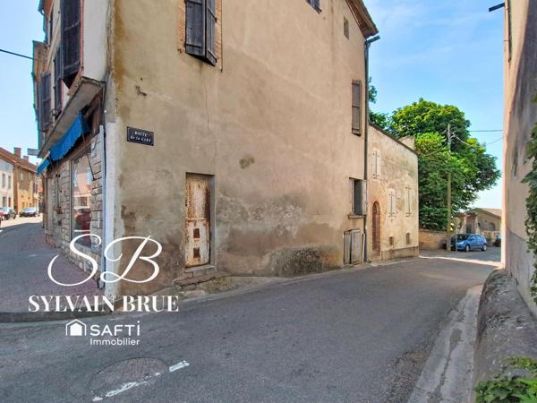 Maison à rénover, ensemble de village avec garage
