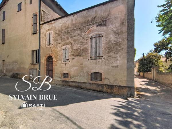 Maison à rénover, ensemble de village avec garage