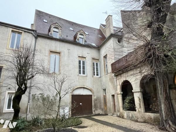 DIJON Centre Historique appartement de type IV en duplex avec place de parking