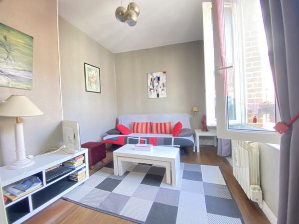 Maison
         5 pièces
        - 70 m² 397 000 € *