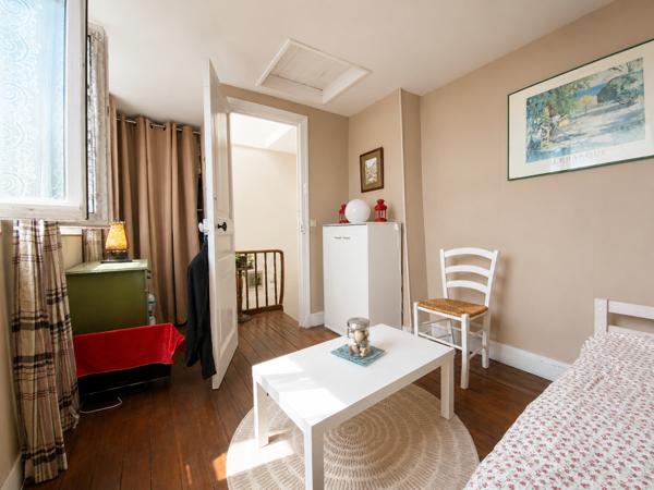 Maison
         5 pièces
        - 70 m² 397 000 € *