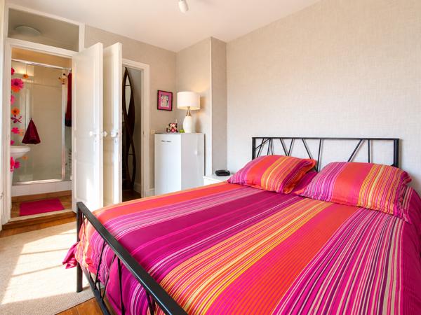 Maison
         5 pièces
        - 70 m² 397 000 € *