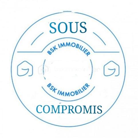 En EXCLUSIVITÉ, dans la commune de ROCBARON, à proximité immédiate des écoles, commerces, je vous propose ce bien rare à la vente. HABITABLE EN L'ÉTAT avec un potentiel agrandissement  ( selon projet à vérifier avec urbanisme) 

Edifiée en 1969, et 1987 cette maison se compose de 2 chambres,  salon avec cheminée, cuisine, placard, dégagement,  salle d'eau, wc indépendant. Un garage fermé. Le terrain est d'environ 1000 m2 ce qui laissera à son nouvel acquéreur,  la possibilité de nouveaux projets.
(les Photos 2 et 5 ont été améliorées) 
Fenêtres pvc, volets bois, climatisation dans toutes les pièces, reliée au tout à l'égout. Tout a été rénové en 2023 (isolation, climatisation, fenêtres pvc, sde)

Nous sommes ici dans un coin calme, tout en étant à proximité de tout, écoles à pied. 

Idéale pour une habitation principale, résidence secondaire, ou pour investisseurs.

Contact pour visite : Isabelle Bassac au 06 33 64 15 64 ou par mail i.bassac@bskimmobilier.com