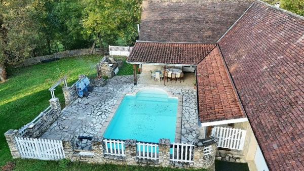 Piscine, dépendance et jardin : tout est réuni !