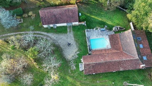 Piscine, dépendance et jardin : tout est réuni !