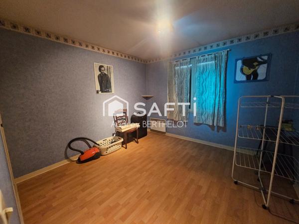 Maison 4 pièces 90m2 de plein pied sur terrain de 10 700m2