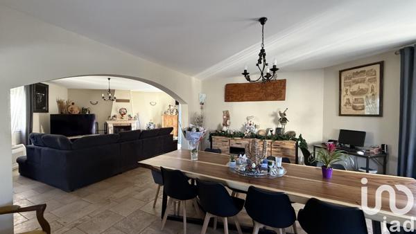 Maison traditionnelle 5 pièces de 140 m² à Bellegarde (30127)