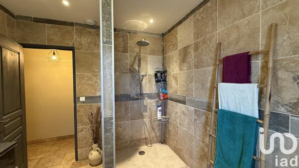 Maison traditionnelle 5 pièces de 140 m² à Bellegarde (30127)