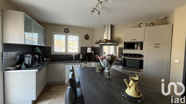 Maison traditionnelle 5 pièces de 140 m² à Bellegarde (30127)