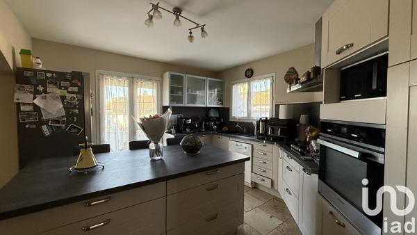 Maison traditionnelle 5 pièces de 140 m² à Bellegarde (30127)