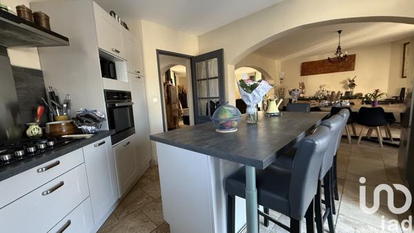 Maison traditionnelle 5 pièces de 140 m² à Bellegarde (30127)