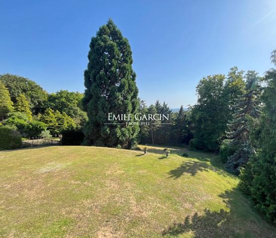 Gouvieux (Oise), propriété anglo-normande à vendre