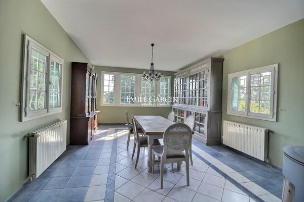 Gouvieux (Oise), propriété anglo-normande à vendre