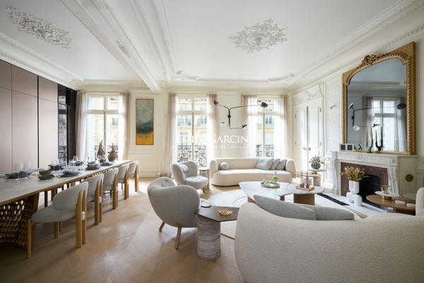 À vendre - Appartement -  Paris 75008 - Triangle d'Or - 5  pièces