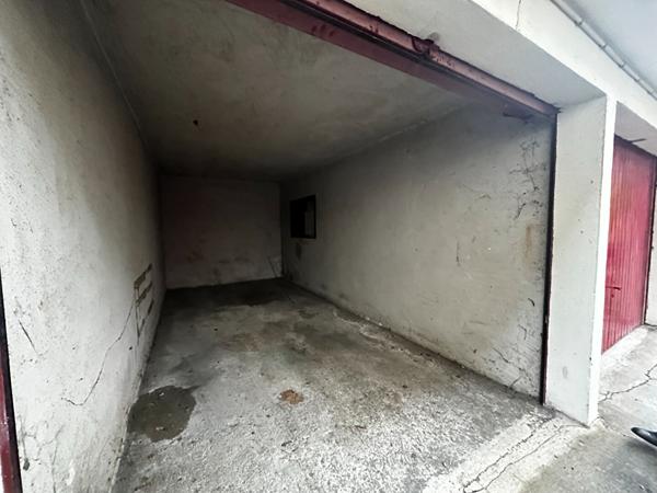 Exclusivité NESTENN : Parking sécurisé à vendre à Montplaisir, Saint-Étienne
