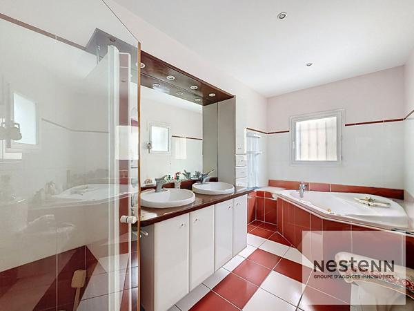 A vendre à Grabels - Maison familiale de 204 m² avec 4 chambres, piscine et nombreuses dépendances sur un terrain 2049 m² proche Montpellier