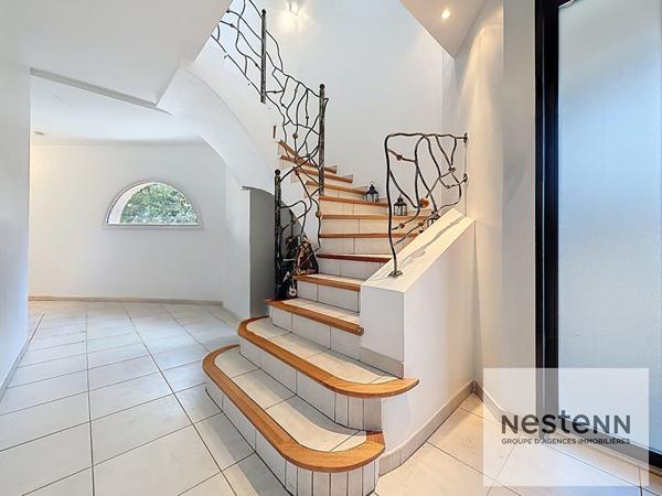 A vendre à Grabels - Maison familiale de 204 m² avec 4 chambres, piscine et nombreuses dépendances sur un terrain 2049 m² proche Montpellier