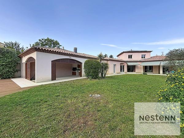 A vendre à Grabels - Maison familiale de 204 m² avec 4 chambres, piscine et nombreuses dépendances sur un terrain 2049 m² proche Montpellier