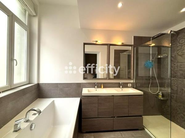 Appartement
         6 pièces
        - 161 m² Bien prestige 930 000 € *