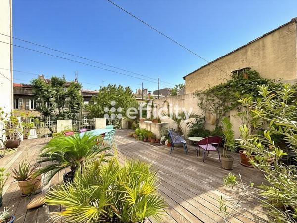 Appartement
         6 pièces
        - 161 m² Bien prestige 930 000 € *