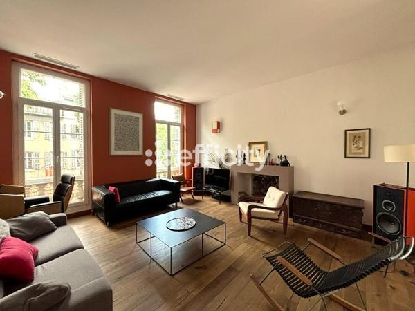 Appartement
         6 pièces
        - 161 m² Bien prestige 930 000 € *