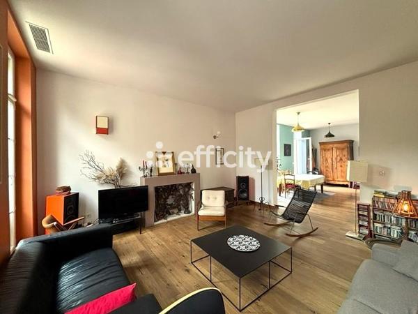 Appartement
         6 pièces
        - 161 m² Bien prestige 930 000 € *