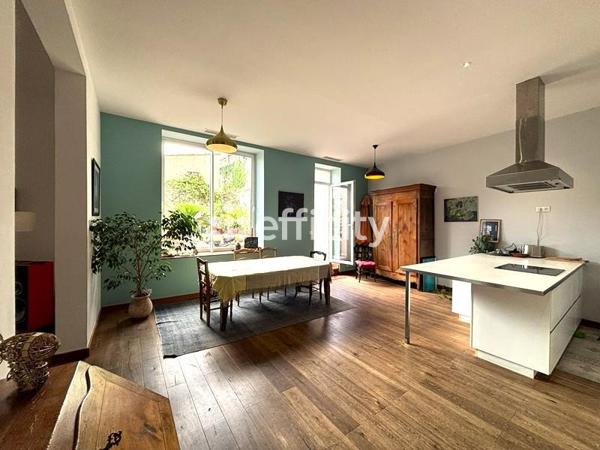 Appartement
         6 pièces
        - 161 m² Bien prestige 930 000 € *