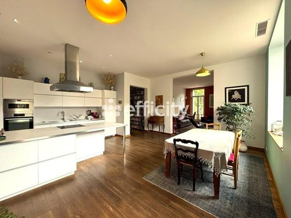 Appartement
         6 pièces
        - 161 m² Bien prestige 930 000 € *