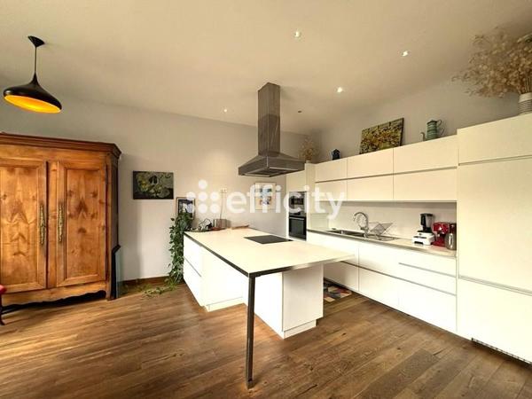 Appartement
         6 pièces
        - 161 m² Bien prestige 930 000 € *