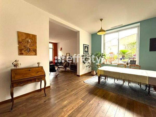 Appartement
         6 pièces
        - 161 m² Bien prestige 930 000 € *