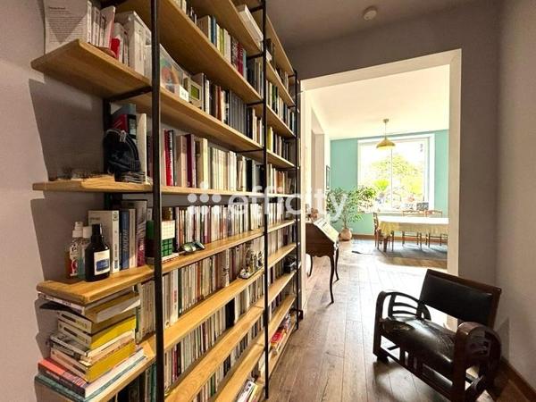 Appartement
         6 pièces
        - 161 m² Bien prestige 930 000 € *