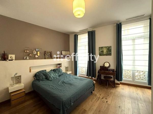 Appartement
         6 pièces
        - 161 m² Bien prestige 930 000 € *