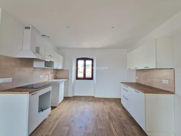 Location                                                      Appartement
                        
                     3 pièces                      58 m2                     à Le Luc