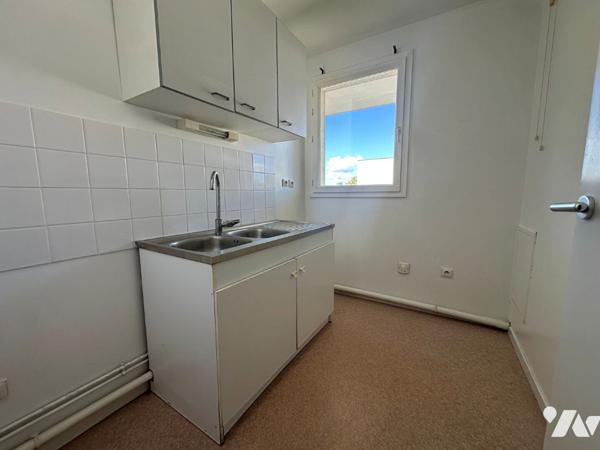 NOUVEAUTE - SAINT JACQUES DE LA LANDE T2 DERNIER ETAGE