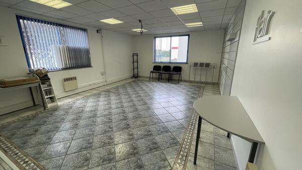 Local D’activité 1200m² – Tierce