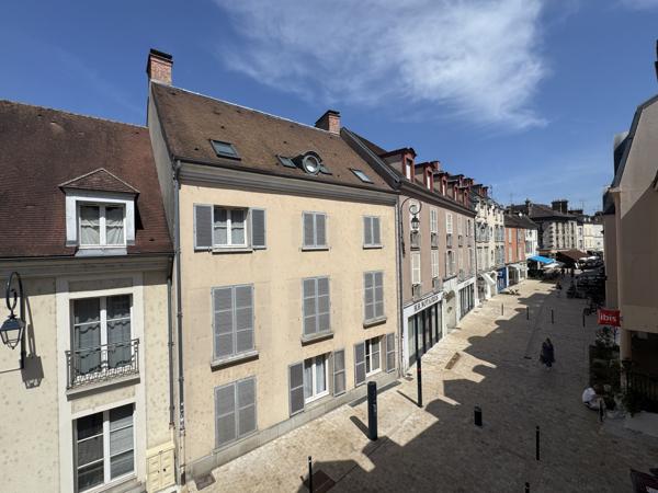 Appartement
         4 pièces
        - 89 m² 450 000 € *