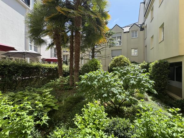 Appartement
         4 pièces
        - 89 m² 450 000 € *