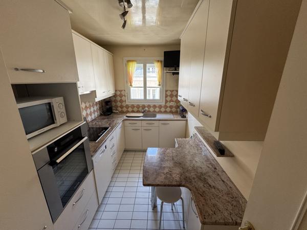 Appartement
         4 pièces
        - 89 m² 450 000 € *