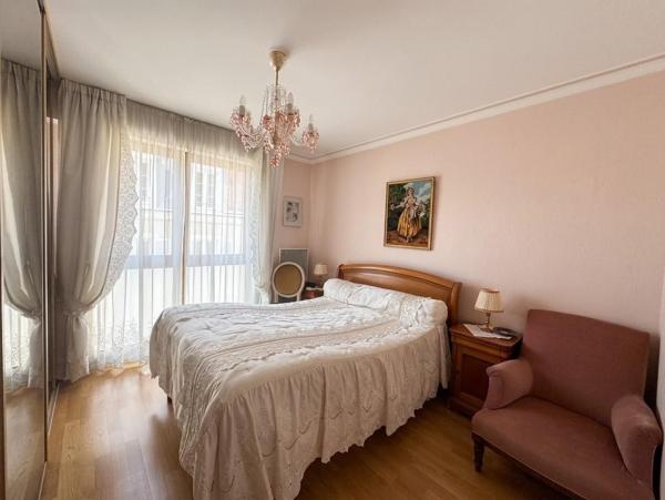 Appartement
         4 pièces
        - 89 m² 450 000 € *