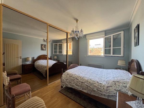 Appartement
         4 pièces
        - 89 m² 450 000 € *
