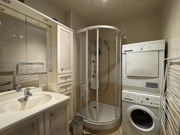 Appartement
         4 pièces
        - 89 m² 450 000 € *