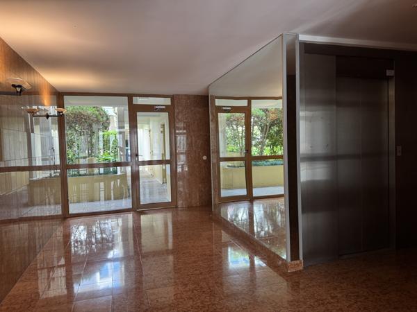 Appartement
         4 pièces
        - 89 m² 450 000 € *