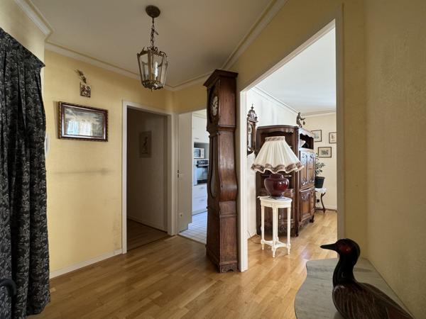 Appartement
         4 pièces
        - 89 m² 450 000 € *