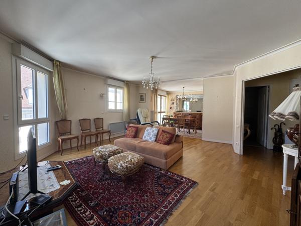 Appartement
         4 pièces
        - 89 m² 450 000 € *